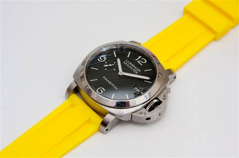 panerai 372 rubber strap|Panerai rubber straps for 40mm.